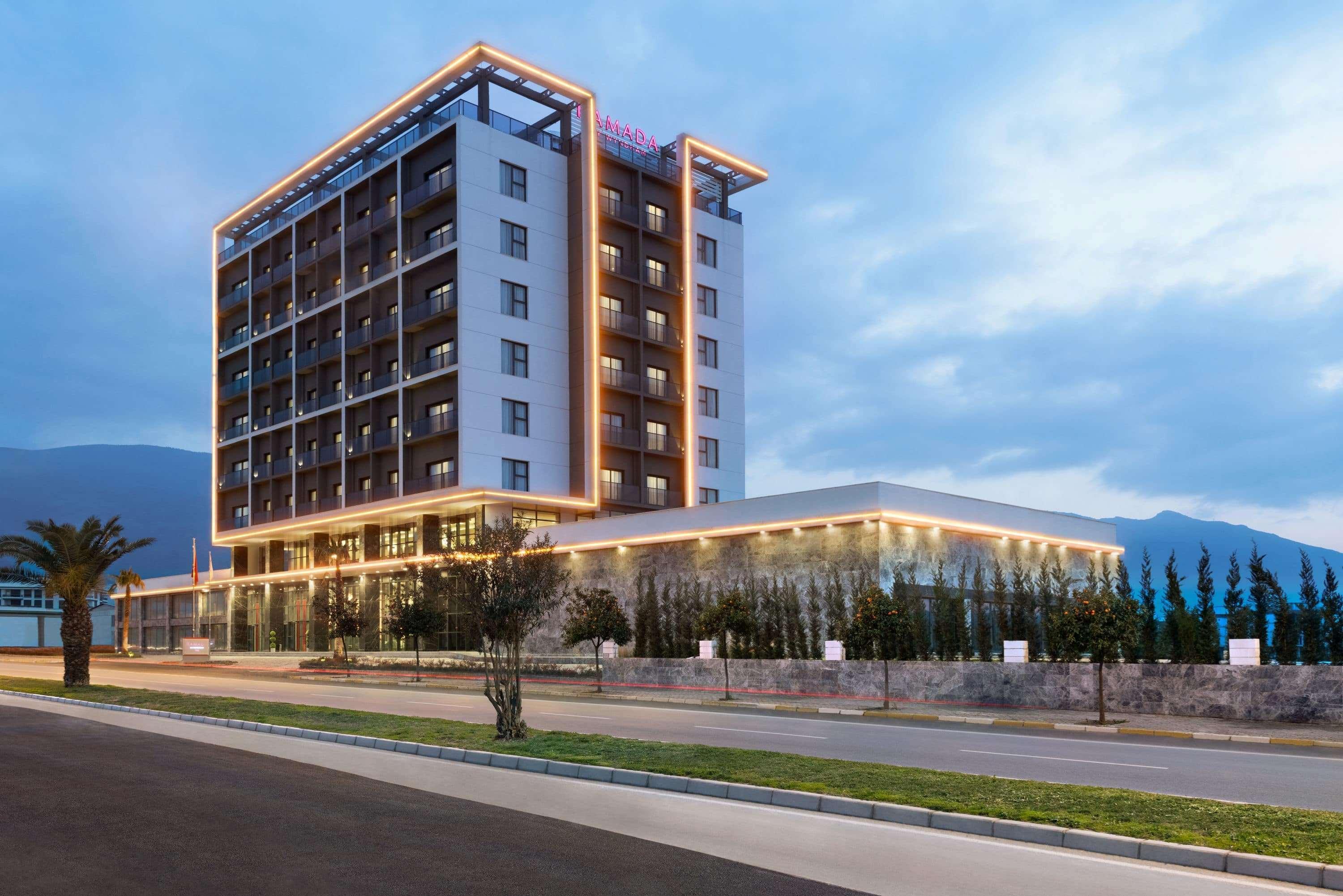 Hotel Ramada By Wyndham Tire Exterior foto
