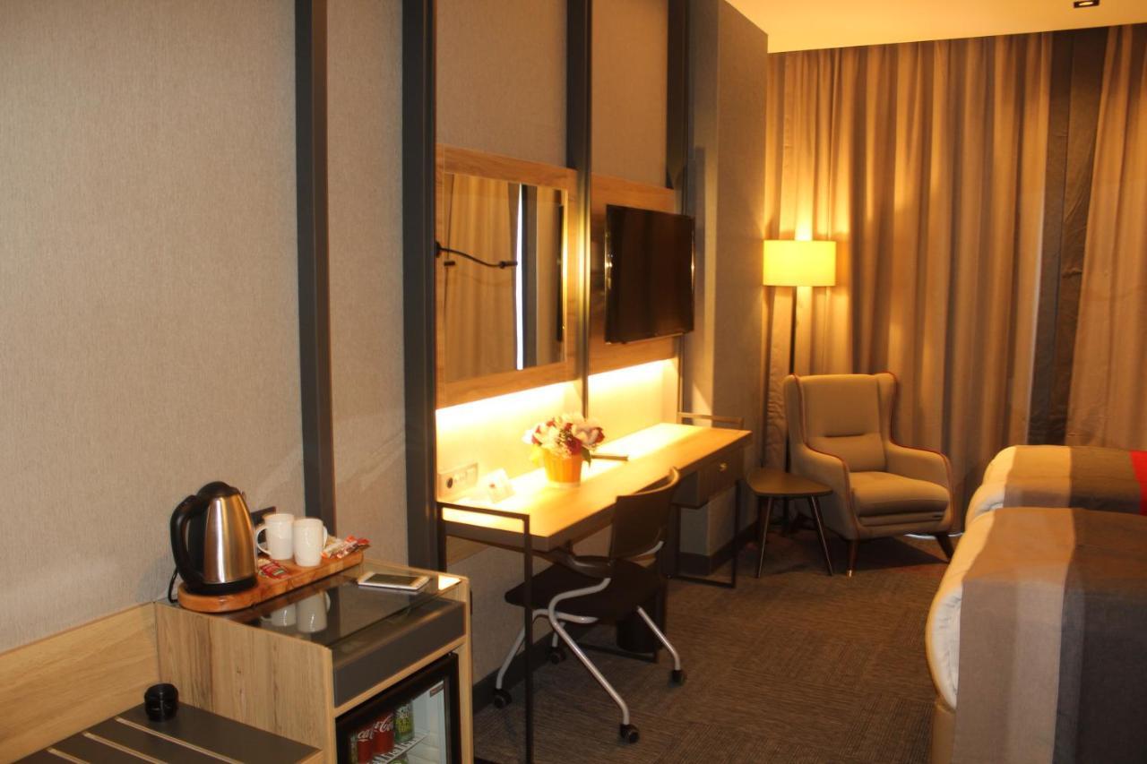 Hotel Ramada By Wyndham Tire Exterior foto