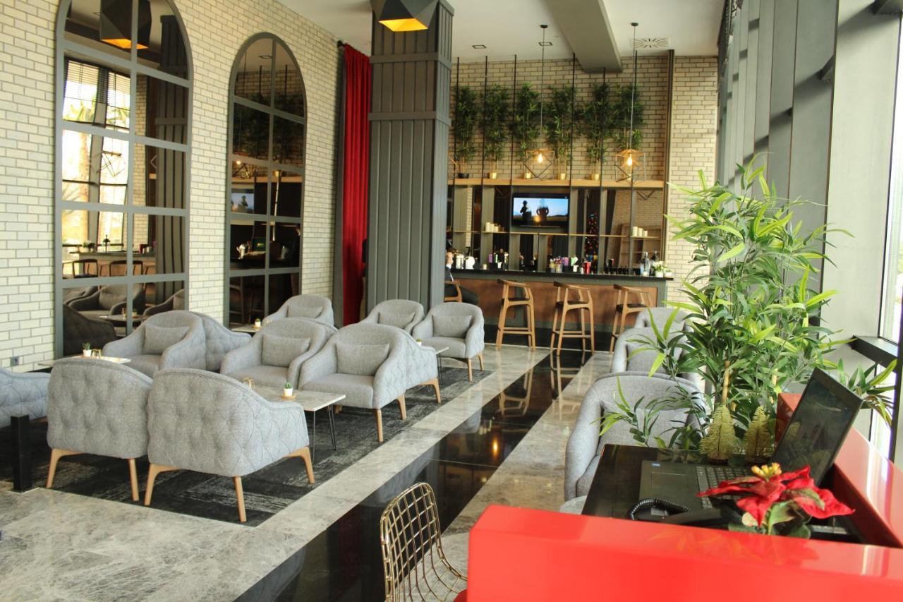Hotel Ramada By Wyndham Tire Exterior foto